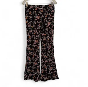 BILLABONG Black floral print flare rayon pants sz S ✨ thumbnail 2