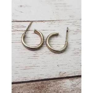 Vintage Earrings for Pierced Ears Patterned Gold Tone Small Hoop - Tarnished thumbnail 2