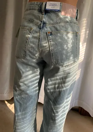 H&M Highwasted Jeans thumbnail 2