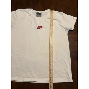 Nike Mens/Womens White T-Shirt Small Red Mini Swoosh Embroidered Classic Tee Y2K thumbnail 6
