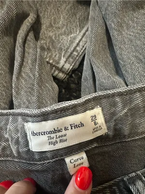 Abercrombie and fitch the loose high rise curve love gray wash size 29 or 8 thumbnail 2