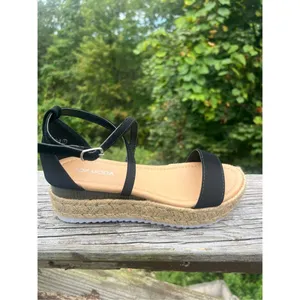 Top Moda Black Faux Suede Strappy Sandals Sz 7 NIB thumbnail 2