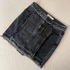 Zara Basic Z1975‎ Denim Black Acid Wash Deconstructed Zip Mini Skirt Size S 26 thumbnail 2