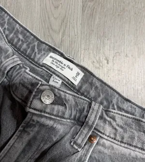 Abercrombie & fitch ultra high rise 90s straight jeans thumbnail 4