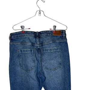 Zara Women's Jeans Distressed Boyfriend Tapered Wash Denim Blue Mid‎ Rise Size 8 thumbnail 8