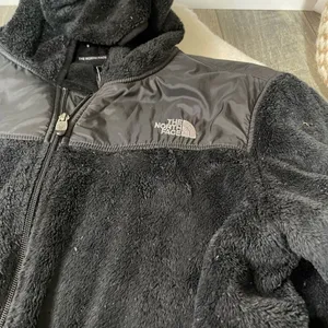 The North Face Osito Black Fuzzy Full Zip Up Jacket thumbnail 2