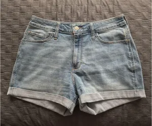 Hollister Curvy High-Rise Classic Short thumbnail 1