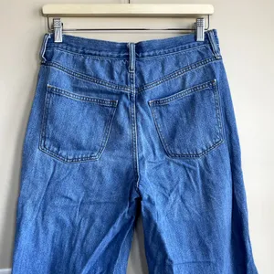 Universal Threads medium wash blue jeans relaxed wide leg style women's size 10 thumbnail 6