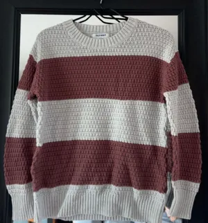 Old Navy Sweater thumbnail 2