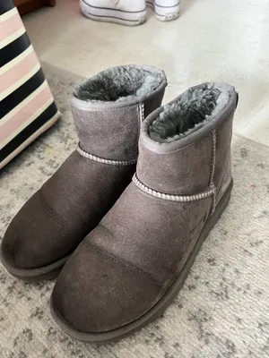 UGG Mini thumbnail 1