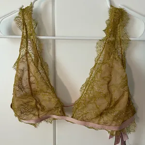 VS Dream Angel Chantilly Unlined Lace Long Line Bralette large thumbnail 4