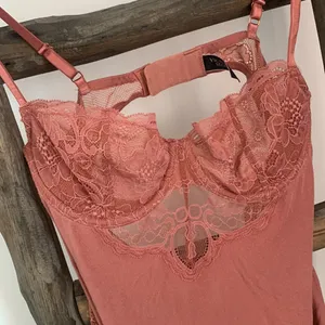 Delicate and soft lace peach pink Victoria’s Secret Slip Dress / Size XS thumbnail 2
