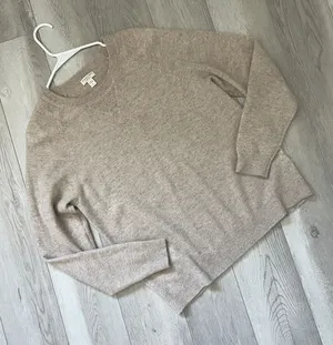Garnet Hill Sweater cashmere v neck crew womens Tan (small) classic minimalist thumbnail 1