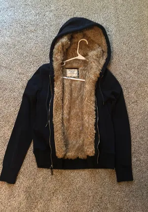 Abercrombie fuzzy sweatshirt thumbnail 1