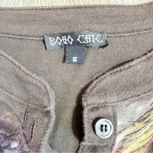 Y2K Grungy Graphic Henley Size Small Brown thumbnail 5
