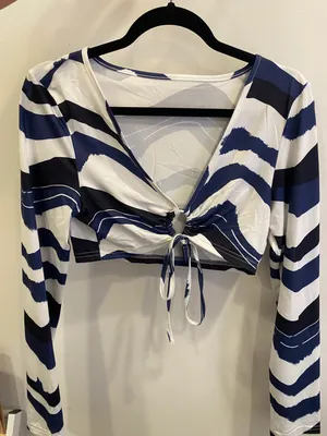 SheIn Long Sleeve Crop Top thumbnail 1