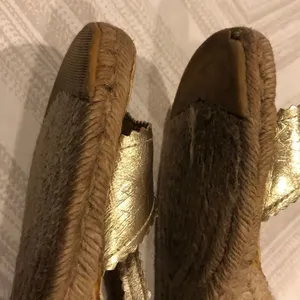 Michael Kors Gold Ankle Strap Sandal Wedges Size 7 thumbnail 6