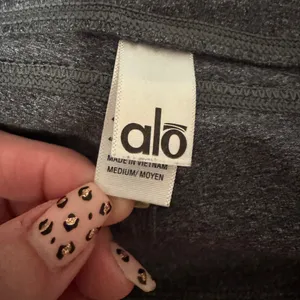 ALO Yoga Charcoal Cropped Leggings- Medium thumbnail 3
