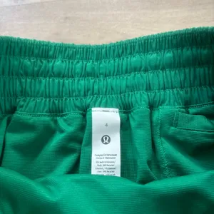 Lululemon Hotty Hot High-Rise Lined Short 4" Raceway Green Women Size 4 thumbnail 2