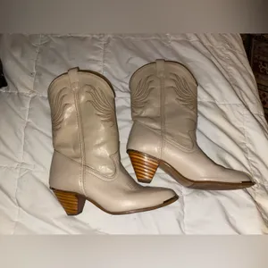 Vintage Dingo Cream Western Leather Boots Size 6.5 thumbnail 7
