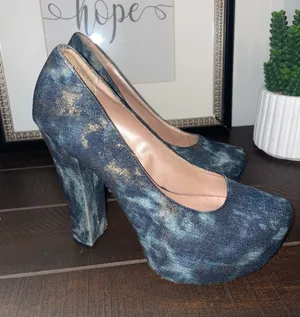 Betsey Johnson Sophiaa Blue Platform Heels with Gold Size 7 thumbnail 1