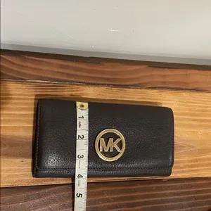 Michael Kors Fulton Carryall Wallet Brown Pebbled Leather "MK" Logo Medallion thumbnail 12