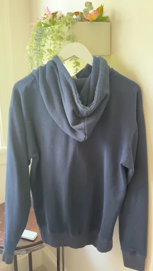 dark blue sweatshirt with new york on it hyper tag thumbnail 3