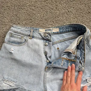 Brandy Melville Light Wash Denim Jeans Shorts Size 29 Button Fly 100% Cotton thumbnail 4