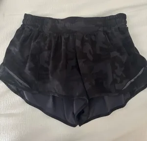 Lululemon Hotty Shorts 2.5"  thumbnail 1