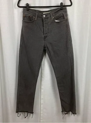Levi’s Gray Wash Raw Hem Wedgie Straight Jeans Sz.29 thumbnail 2