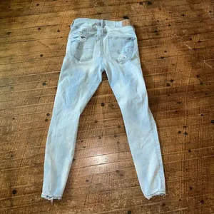 American Eagle distressed super hi-rise size 2 jeggings thumbnail 3