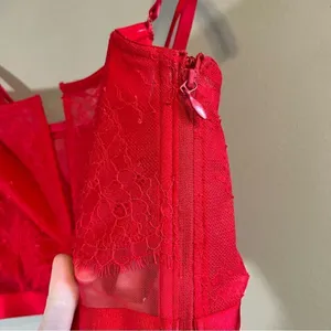 ✨ Victoria’s Secret Red Lace‎ Sexy Unlined Strapless Bra Large thumbnail 4