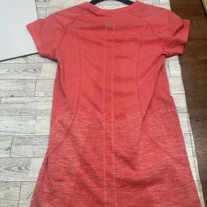 Lululemon swiftly tech  thumbnail 2