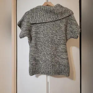 Gray Women's T Shirt Sweater Size L thumbnail 3