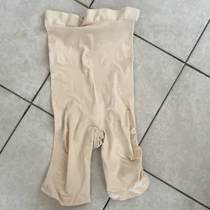Skims Seamless Sculpt Mid‎ Thigh Short size XL thumbnail 4
