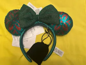 NWT 2022 Disney Aulani Exclusive Christmas Minnie Sequin Light-Up Ears headband thumbnail 1