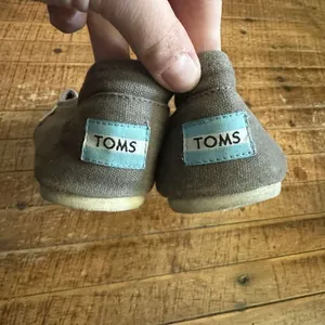 Tom’s minimalist gray slip on normcore size 8 shoes thumbnail 2