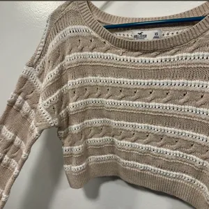 Hollister Beige and White Cropped Open-Knit Sweater thumbnail 4