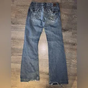 BKE Buckle - Y2K low waisted Jeans with light flare! Style - Madison stretch thumbnail 3