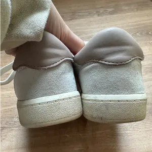 Universal Threads | Women's Off White Cream Casual Fashion Sneakers, Size 5‎ thumbnail 5