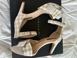 NIB Tahari eating Grey White Gingham Plaid Open Toe Bow 3” Heels NEW NWT 6.5 thumbnail 14