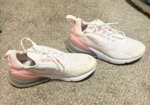 Nike Air Max 270 Shoes thumbnail 1