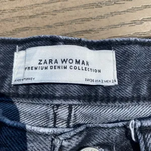 Zara dark wash grey black size 2 26 mom jeans high waisted thumbnail 4