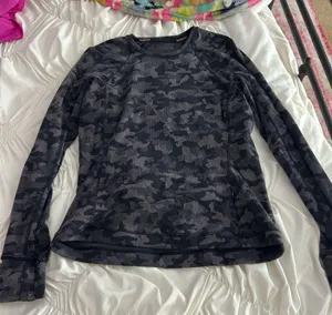 Lululemon Pullover thumbnail 1