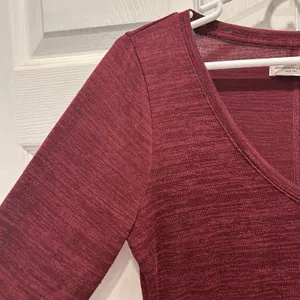 Abercrombie & Fitch Womens Burgundy V-Neck Long Sleeve‎ Slub Knit Tee Large thumbnail 2