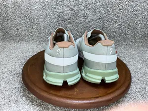 On Cloud women size 8 men’s 6.5 thumbnail 4