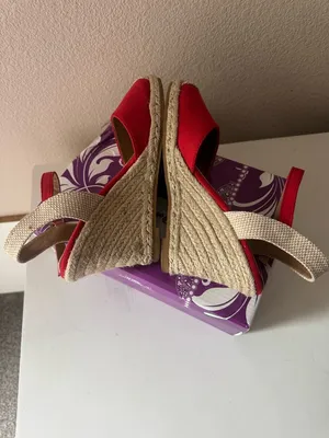 Red and beige platform shoes Size 7 thumbnail 4
