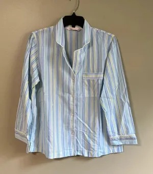 Victoria's Secret small pajama blouse‎ thumbnail 1