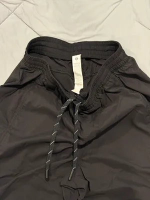 Lululemon Lightweight Cargo Mid-Rise Hiking Pant thumbnail 3