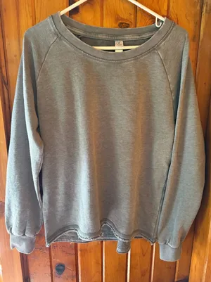 Alternative Apparel Womens Grey‎ Raglan Sweatshirt Raw Hem French Terry Size M thumbnail 1